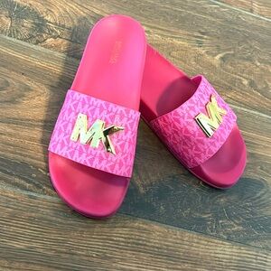 Michael Kors Signature Slip-on T-strap Slides Flat Sandals